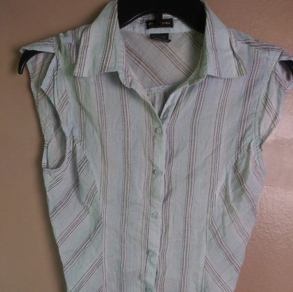 Linen Top - Picture 2 of 7